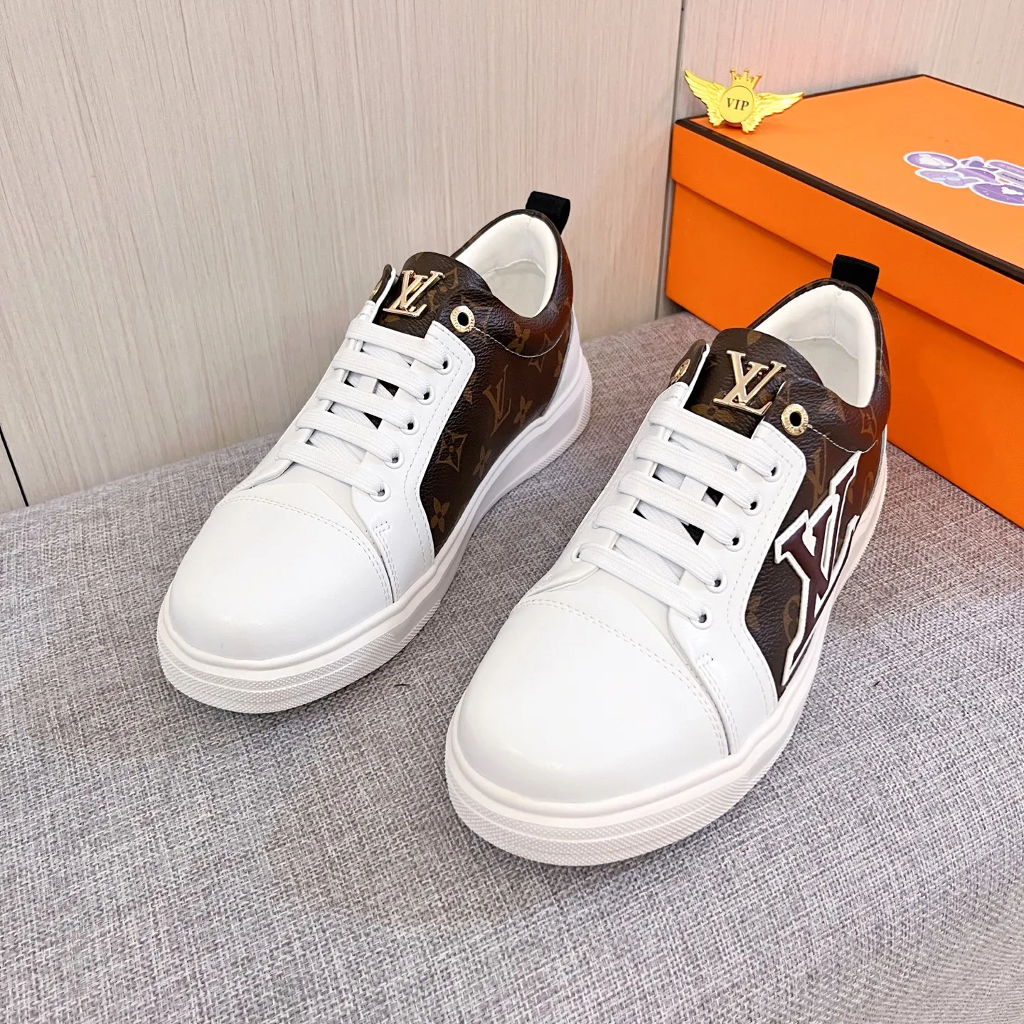 Men's Men's Shoes Men's Shoes💰 420 Men's Men's Shoes💰[LV]🔥Louis Vuitton Men's high-end brand official website 1:1 Latest masterpiece: The upper is made of Italian imported first-layer cowhide with a comfortable and breathable lining➕Original non-slip and wear-resistant outsole🔥, making walking more convenient and comfortable! An exclusive new model, a stunning work, a beautiful 1:1 replica [color] compared to the official quality! Create a fashionable personality to set off your uniqueness! A must-have for trendy men! Classic🔥Size: 38-44 Color: 🔥Multiple colors available🔥.